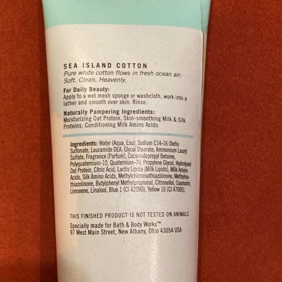 Bath & Body Works Sea Island Cotton Creamy Body Wash - White and Green - Picture 3 of 6